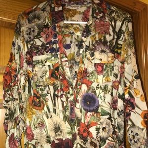 Floral blouse with chest pocket